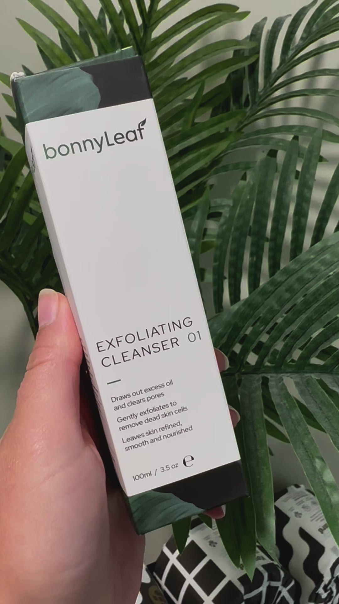 EXFOLIATING CLEANSER 01