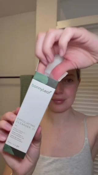EXFOLIATING CLEANSER 01
